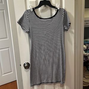 Black and white stripe Vans T-shirt dress size. L